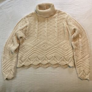 Petite Sophisticate Beautiful sweater! 🔥